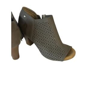 Giani Bernini Angye Memory Foam Peep toe booties Gray - Size 7